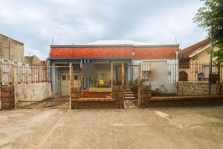 Casa para alugar com 242m², 2 quartos e 2 vagas Casa para alugar com 242m², 2 quartos e 2 vagasFachada