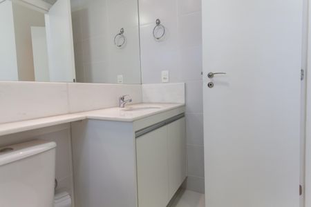 Apartamento à venda com 77m², 2 quartos e 2 vagas Apartamento à venda com 77m², 2 quartos e 2 vagasBanheiro da Suíte 1