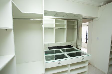 Apartamento para alugar com 400m², 3 quartos e 1 vaga Apartamento para alugar com 400m², 3 quartos e 1 vagaCloset/Suíte