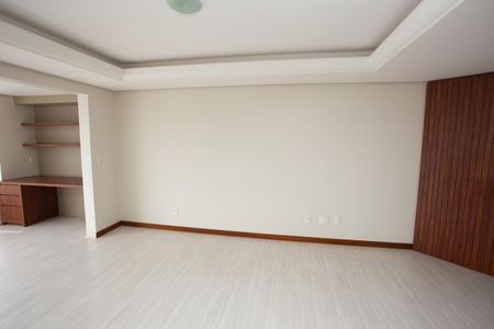 Apartamento para alugar com 400m², 3 quartos e 1 vaga Apartamento para alugar com 400m², 3 quartos e 1 vagaSala