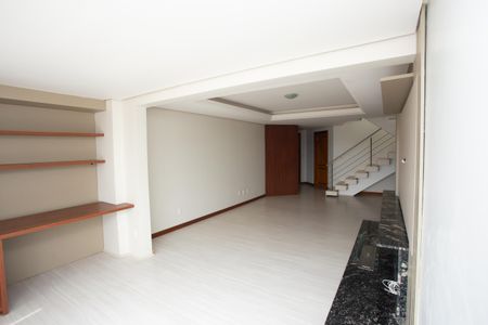 Apartamento para alugar com 400m², 3 quartos e 1 vaga Apartamento para alugar com 400m², 3 quartos e 1 vagaSala