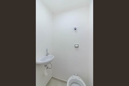Apartamento para alugar com 74m², 2 quartos e sem vaga Apartamento para alugar com 74m², 2 quartos e sem vagaBanheiro de Serviço