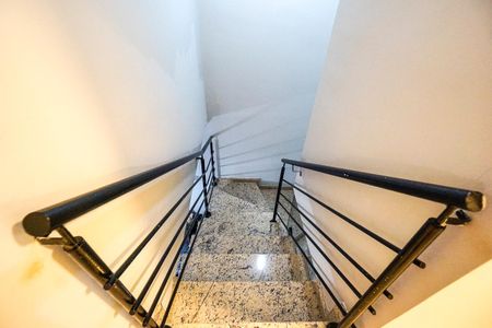 Studio à venda com 240m², 3 quartos e 2 vagas Studio à venda com 240m², 3 quartos e 2 vagasEscada