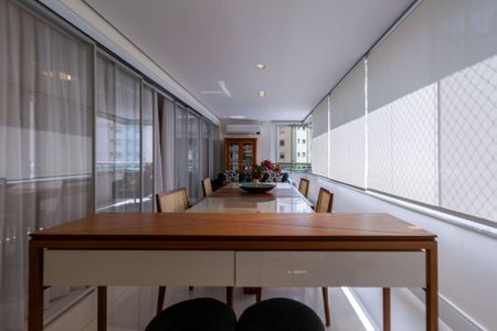 Apartamento à venda com 147m², 3 quartos e 2 vagas Apartamento à venda com 147m², 3 quartos e 2 vagasVaranda