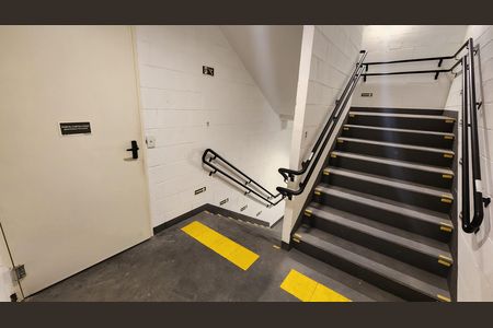 Apartamento para alugar com 40m², 2 quartos e 1 vaga Apartamento para alugar com 40m², 2 quartos e 1 vagaÁrea comum - Escada