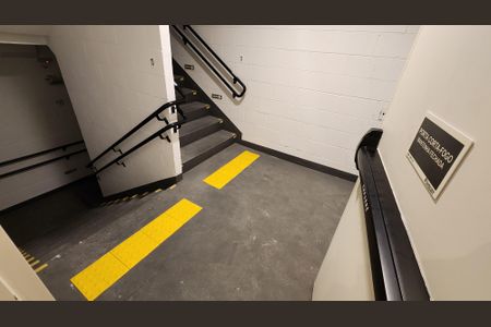 Apartamento para alugar com 40m², 2 quartos e 1 vaga Apartamento para alugar com 40m², 2 quartos e 1 vagaÁrea comum - Escada