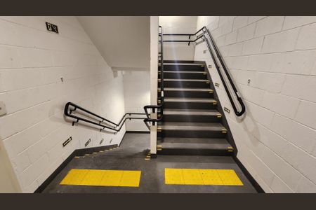 Apartamento para alugar com 40m², 2 quartos e 1 vaga Apartamento para alugar com 40m², 2 quartos e 1 vagaÁrea comum - Escada