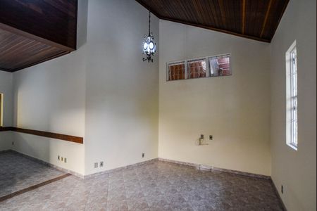 Casa para alugar com 130m², 3 quartos e 8 vagas Casa para alugar com 130m², 3 quartos e 8 vagasSala