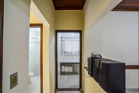 Casa para alugar com 130m², 3 quartos e 8 vagas Casa para alugar com 130m², 3 quartos e 8 vagasCorredor