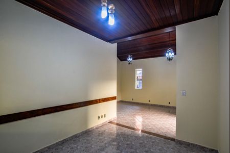 Casa para alugar com 130m², 3 quartos e 8 vagas Casa para alugar com 130m², 3 quartos e 8 vagasSala de Jantar