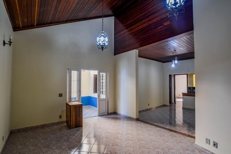 Casa para alugar com 130m², 3 quartos e 8 vagas Casa para alugar com 130m², 3 quartos e 8 vagasSala