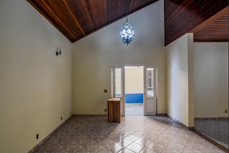 Casa para alugar com 130m², 3 quartos e 8 vagas Casa para alugar com 130m², 3 quartos e 8 vagasSala