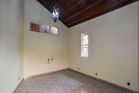 Casa para alugar com 130m², 3 quartos e 8 vagas Casa para alugar com 130m², 3 quartos e 8 vagasSala