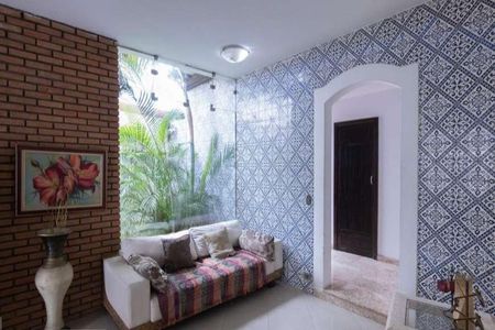 Casa à venda com 350m², 4 quartos e 6 vagas