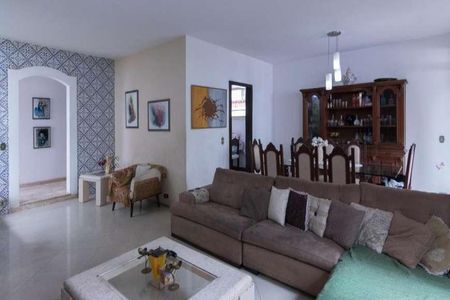 Casa à venda com 350m², 4 quartos e 6 vagas