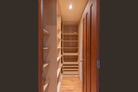 Casa de condomínio para alugar com 590m², 5 quartos e 5 vagas Casa de condomínio para alugar com 590m², 5 quartos e 5 vagasSuíte 2