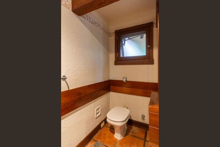 Casa de condomínio para alugar com 590m², 5 quartos e 5 vagas Casa de condomínio para alugar com 590m², 5 quartos e 5 vagasBanheiro Social