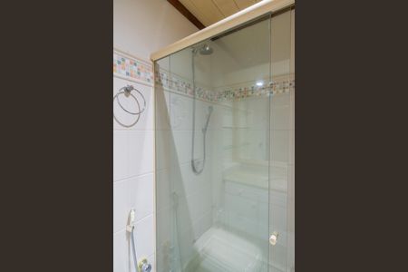 Casa de condomínio para alugar com 590m², 5 quartos e 5 vagas Casa de condomínio para alugar com 590m², 5 quartos e 5 vagasBanheiro da Suíte 3