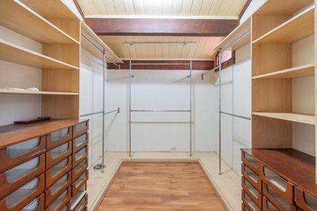 Casa de condomínio para alugar com 590m², 5 quartos e 5 vagas Casa de condomínio para alugar com 590m², 5 quartos e 5 vagasSuíte 5