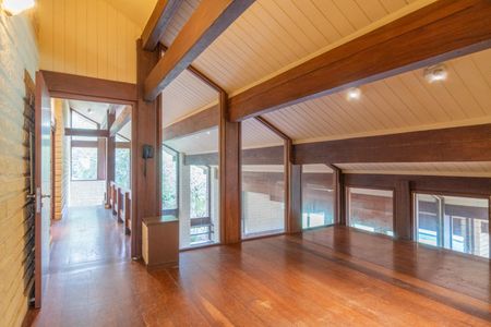 Casa de condomínio para alugar com 590m², 5 quartos e 5 vagas Casa de condomínio para alugar com 590m², 5 quartos e 5 vagasCorredor