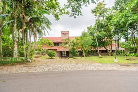 Casa de condomínio para alugar com 590m², 5 quartos e 5 vagas Casa de condomínio para alugar com 590m², 5 quartos e 5 vagasFachada
