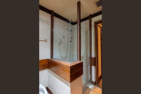 Casa de condomínio para alugar com 590m², 5 quartos e 5 vagas Casa de condomínio para alugar com 590m², 5 quartos e 5 vagasBanheiro da Suíte 4