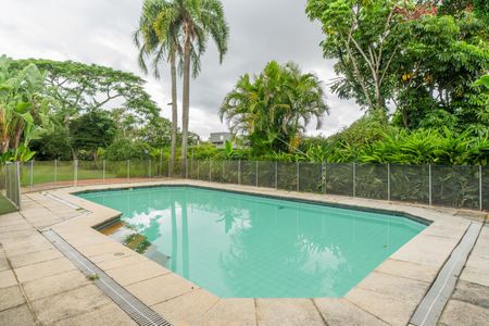 Casa de condomínio para alugar com 590m², 5 quartos e 5 vagas Casa de condomínio para alugar com 590m², 5 quartos e 5 vagasPiscina