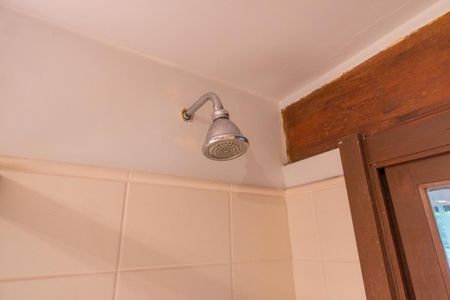 Casa de condomínio para alugar com 590m², 5 quartos e 5 vagas Casa de condomínio para alugar com 590m², 5 quartos e 5 vagasBanheiro da Suíte 1