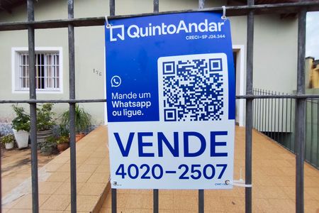 Casa à venda com 236m², 5 quartos e 3 vagas Casa à venda com 236m², 5 quartos e 3 vagasPLACA INSTALADA NA FACHADA