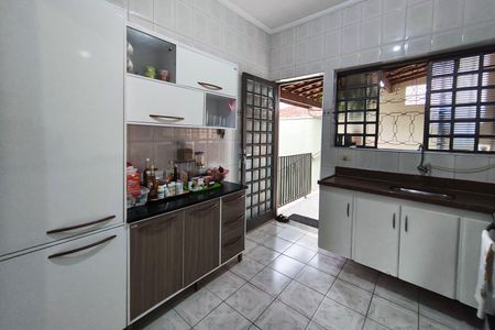 Casa à venda com 236m², 5 quartos e 3 vagas Casa à venda com 236m², 5 quartos e 3 vagasCozinha