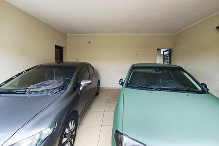 Casa à venda com 236m², 5 quartos e 3 vagas Casa à venda com 236m², 5 quartos e 3 vagasQuintal - Garagem