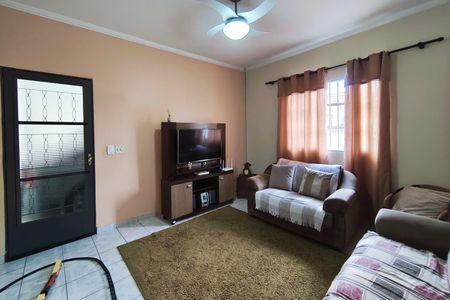 Casa à venda com 236m², 5 quartos e 3 vagas Casa à venda com 236m², 5 quartos e 3 vagasSala de Estar