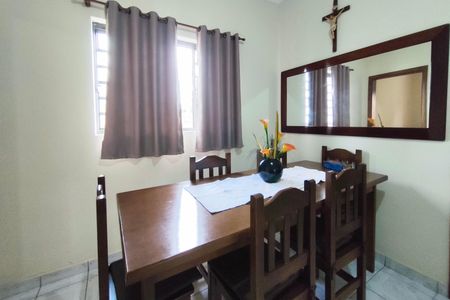 Casa à venda com 236m², 5 quartos e 3 vagas Casa à venda com 236m², 5 quartos e 3 vagasCopa