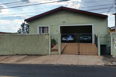 Casa à venda com 236m², 5 quartos e 3 vagas Casa à venda com 236m², 5 quartos e 3 vagasFachada
