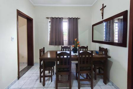 Casa à venda com 236m², 5 quartos e 3 vagas Casa à venda com 236m², 5 quartos e 3 vagasCopa