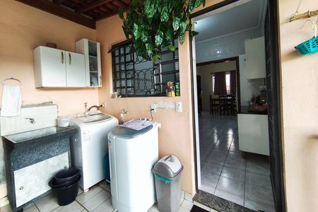 Casa à venda com 236m², 5 quartos e 3 vagas Casa à venda com 236m², 5 quartos e 3 vagasÁrea de Serviço