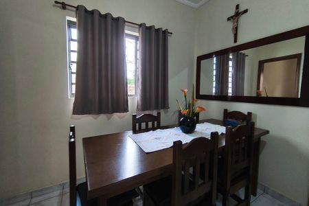 Casa à venda com 236m², 5 quartos e 3 vagas Casa à venda com 236m², 5 quartos e 3 vagasCopa