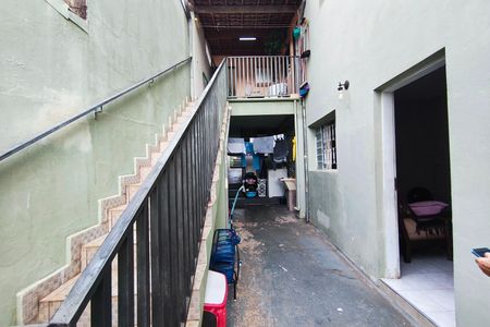 Casa à venda com 236m², 5 quartos e 3 vagas Casa à venda com 236m², 5 quartos e 3 vagasCorredor - Quintal