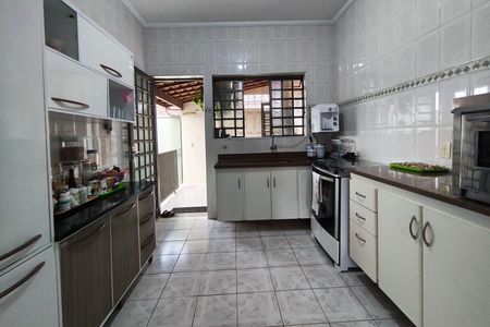 Casa à venda com 236m², 5 quartos e 3 vagas Casa à venda com 236m², 5 quartos e 3 vagasCozinha