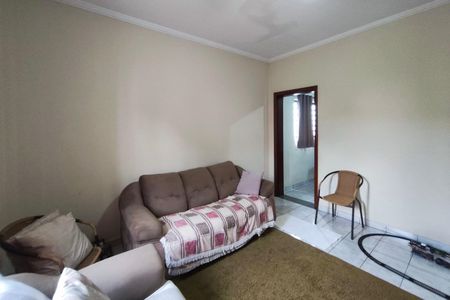 Casa à venda com 236m², 5 quartos e 3 vagas Casa à venda com 236m², 5 quartos e 3 vagasSala de Estar