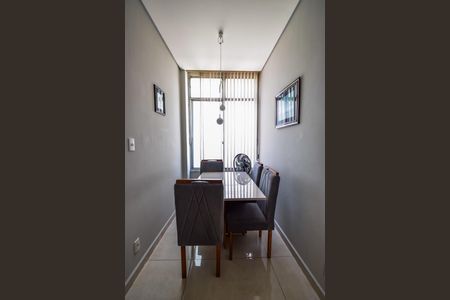 Apartamento à venda com 100m², 2 quartos e 1 vaga Apartamento à venda com 100m², 2 quartos e 1 vagaSala