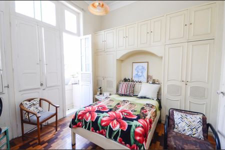 Casa à venda com 320m², 6 quartos e 1 vaga Casa à venda com 320m², 6 quartos e 1 vagaQuarto 4