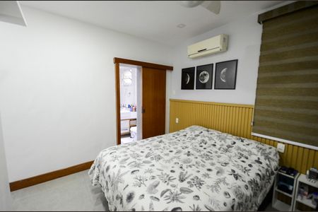 Casa à venda com 320m², 6 quartos e 1 vaga Casa à venda com 320m², 6 quartos e 1 vagaSuíte