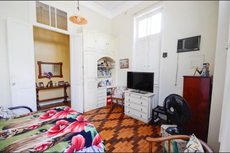 Casa à venda com 320m², 6 quartos e 1 vaga Casa à venda com 320m², 6 quartos e 1 vagaQuarto 4