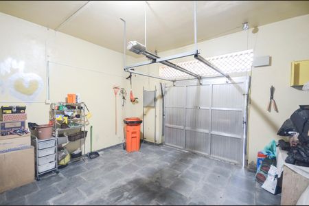 Casa à venda com 320m², 6 quartos e 1 vaga Casa à venda com 320m², 6 quartos e 1 vagaGaragem