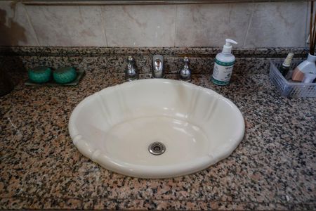 Casa à venda com 320m², 6 quartos e 1 vaga Casa à venda com 320m², 6 quartos e 1 vagaBanheiro 2