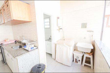 Casa à venda com 320m², 6 quartos e 1 vaga Casa à venda com 320m², 6 quartos e 1 vagaÁrea de Serviço 1