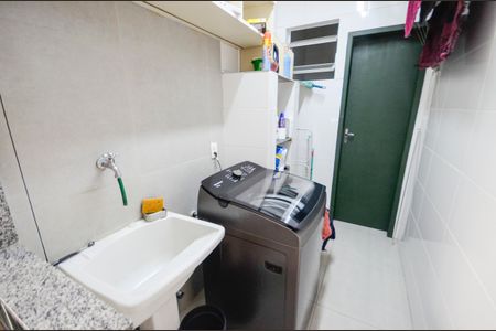 Casa à venda com 320m², 6 quartos e 1 vaga Casa à venda com 320m², 6 quartos e 1 vagaÁrea de Serviço 2