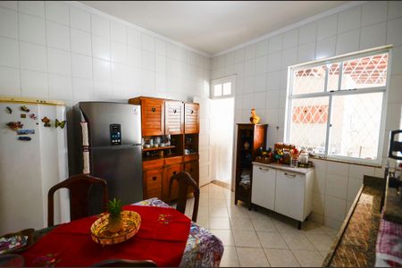 Casa à venda com 320m², 6 quartos e 1 vaga Casa à venda com 320m², 6 quartos e 1 vagaCozinha 1