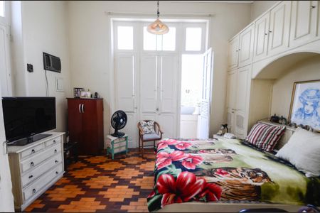 Casa à venda com 320m², 6 quartos e 1 vaga Casa à venda com 320m², 6 quartos e 1 vagaQuarto 4